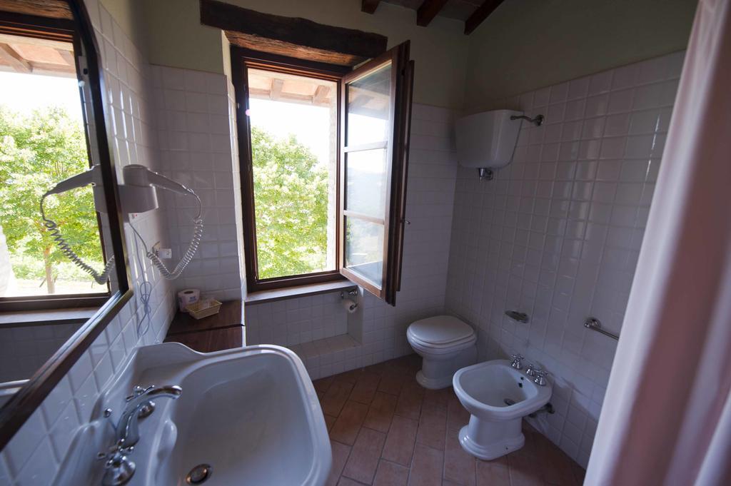 Agriturismo Tenuta Di Biscina Номер фото